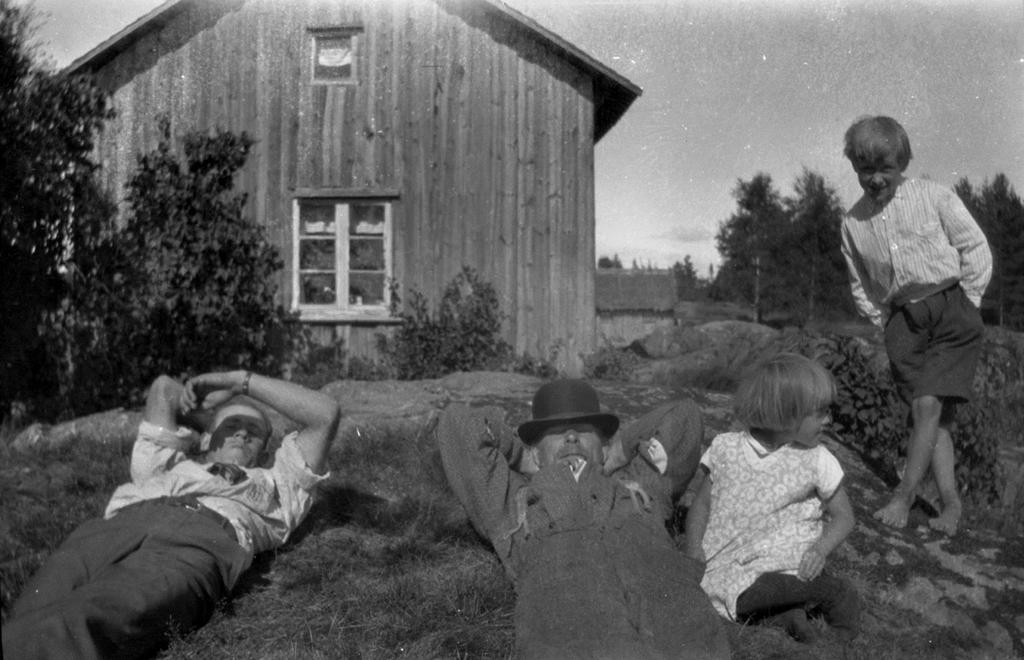 Johannes Olsson med barnen Gunnar och Stina Johansson