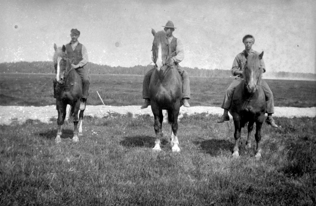 Tre cowboys på Hästefjord nr 1.