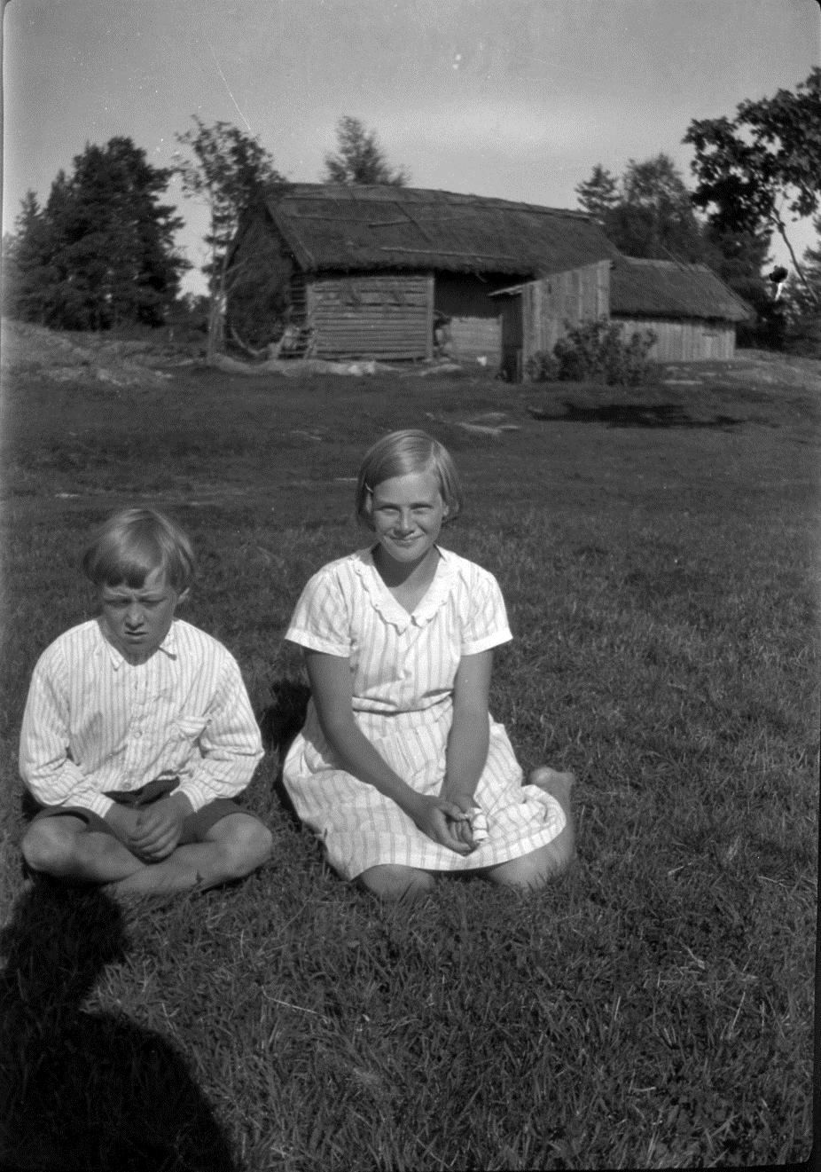 Syskonen Volmar Olsson och Anna