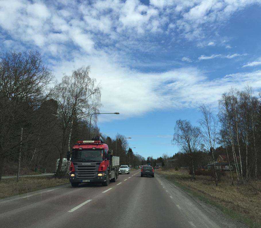 Särskilt utsatta är de som måste passera vägen. Delsträcka: Västra Glömstadalen - Flemingsberg/Väg 226 Huddingevägen Delsträckan löper till stor del genom glesbebyggda, eller obebyggda områden.