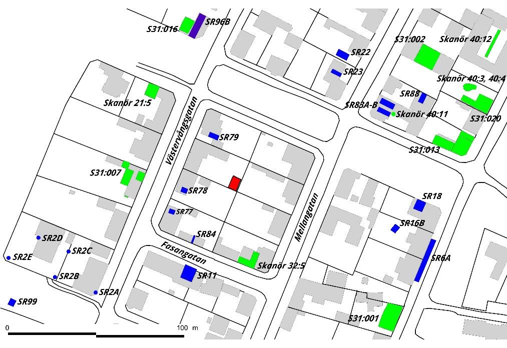 Inledning Med anledning av att två äldre gårdshus skulle ersättas av två nya inom Fastigheten Skanör 32:8 som ligger Skanörs medeltida stadsområde, beslutade Länsstyrelsen om en arkeologisk