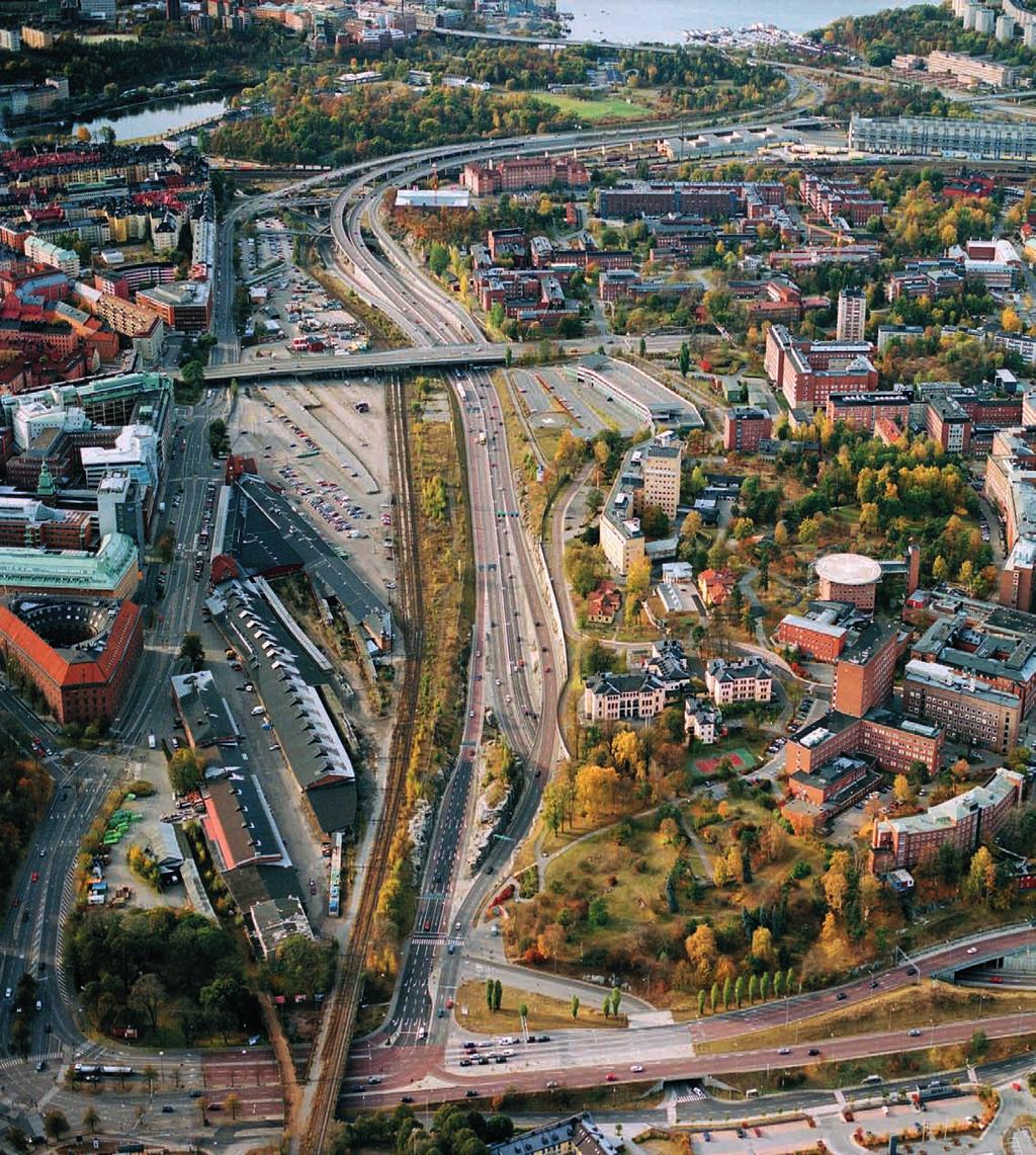 Karolinskaområdet är topografiskt avskilt från den historiska staden.