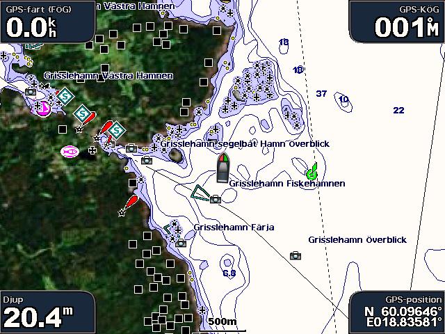 Använda sjökort Fiskekortet använder detaljerade batymetriska data på ett förprogrammerat BlueChart g2 Vision SD-kort och är bäst lämpat för djuphavsfiske.