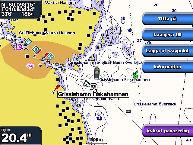 Med räckviddsknapparna (+/-) (GPSMAP 4000-serien) eller genom att peka på (GPSMAP 5000-serien) kan du zooma in och ut medan du visar flygfoton i helskärmsläge.