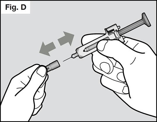 Steg 5. Ta bort nållocket Håll inte sprutan i kolven medan du tar bort nållocket. Håll i sprutans nålskydd stadigt med ena handen och dra av nållocket med andra handen. (Se fig.