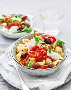 Tomatpasta med grillad paprika och oliver cirka 30 min b Näringsinnehåll/portion: Energi: 2934 kj/ 701 kcal. Protein 33,3 g. Fett 23,8 g. Kolhydrater 82,2 g.