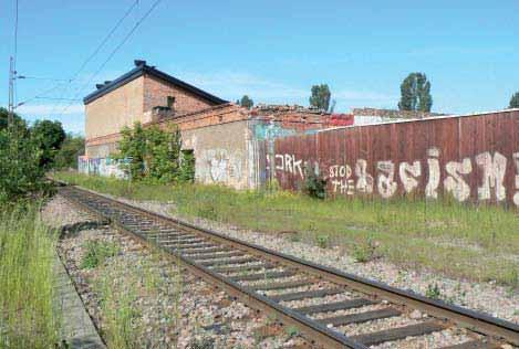 År 1702 fylldes marken ut vid Brunnsvikens strand så att vägen istället kunde gå mellan Bellevue och Albanoberget in till Roslagstull.