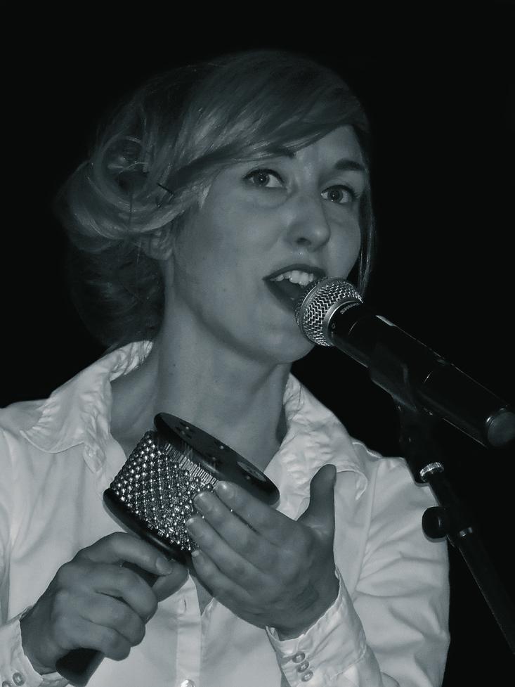Johanna framför tolkningar av svenska visor och poplåtar. Hon sjunger och ackompanjerar oftast sig själv på piano eller gitarr, men hennes röst är hennes starkaste uttrycksmedel.