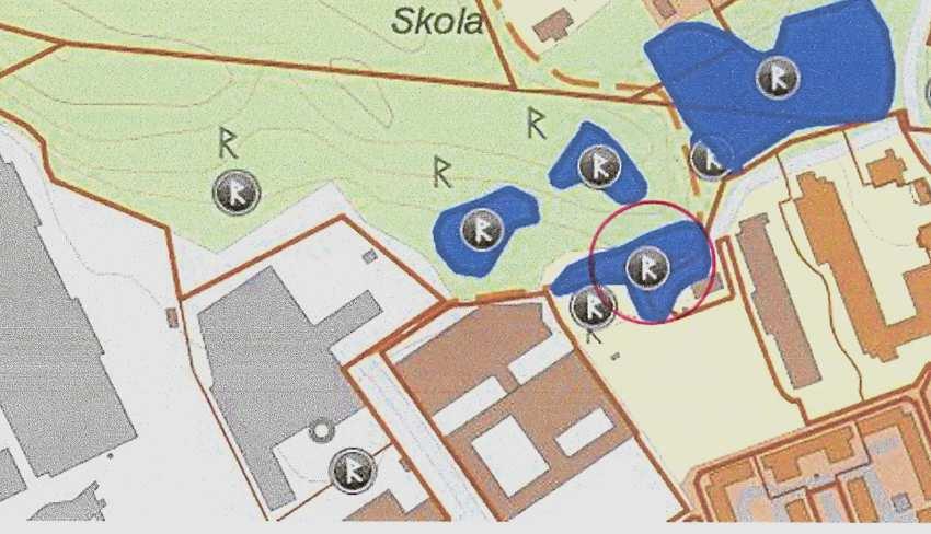 För ordningens skull nämns här även RAÄ 219, som är lokaliserad strax öster om 220:1. Lämningarna är sannolikt rester av de ekonomibyggnader m.m. som fanns kvar när Gösta Selling dokumenterade Solberga prästgård för Skönhetsrådet 1926.