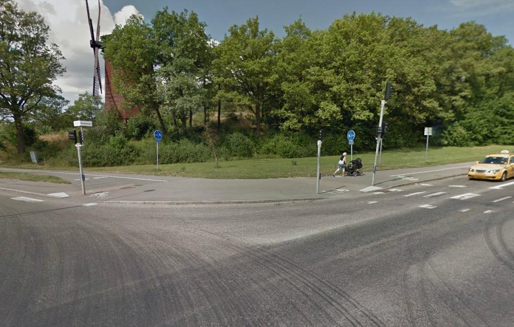 Sida 7 (8) Ulvsundavägen Norrbyvägen (Bild från Google) I ytterstaden fungerar lösningen bra men i innerstaden är förutsättningarna annorlunda och Holländsk höger är svårare att använda.