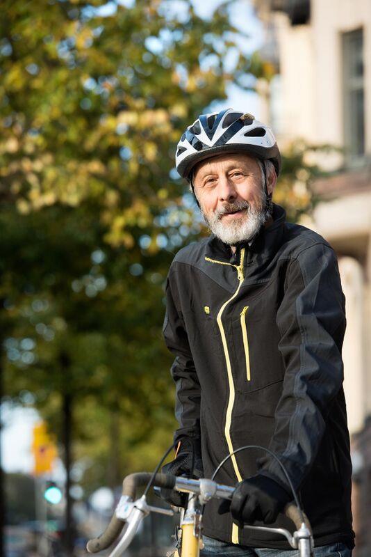 Musklerna och skelettet stärks och konditionen blir bättre. Cykeln är ett fordon. Cykelbana i första hand. Håll dig långt till höger på vägbanan.