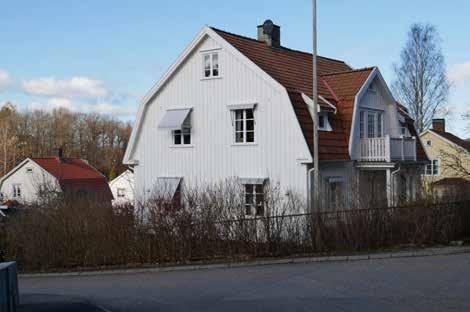 fastighetsgräns. Isbjörnen 5 är ritad av S.E. Bengtson i Alingsås 1922 och Isbjörnen 10 av A. Westerlind i Alingsås 1922. De övriga villorna är ritade mellan åren 1920-23.