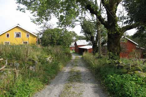 Uppe i mellersta Ödenäs har skiftet mer påtagligt förändrat landskapet. Här dominerar åkrarna med raka stenmurar och bebyggelsen har flyttat till nya lägen på grund av skiftet.