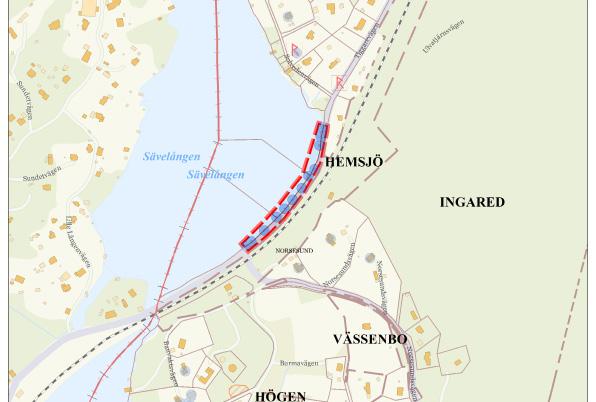 dekorationsmålad dörr. De övriga är enklare utformade, utan dekorationer.