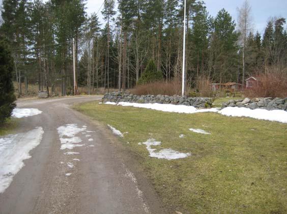 7 (25) Bild 4. Punkt A7, skymd sikt i kurva. Framkomlighet Framkomligheten varierar genom området.