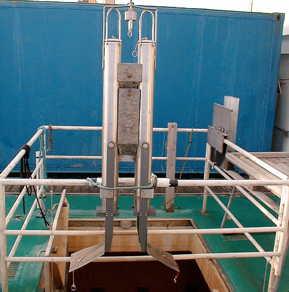 Figur 10. Dubbelpipigt stötlod, även kallat Geminiprovtagare, används för att ta sedimentprover i finkorniga sediment. A gemini-corer is used for retrieving samples in fine-grained sediments.