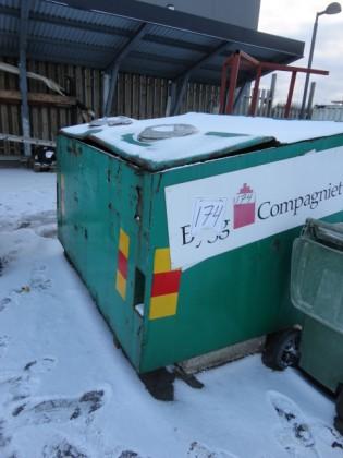 Sopcontainer med innehåll