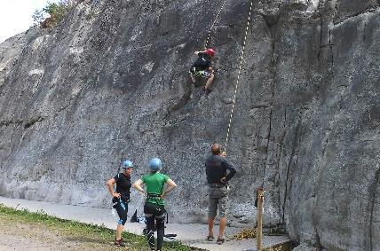 30 Topprepsklättring, prova-på Max 2 timmar, ingen måltid Bokas senast 3 timmar innan aktiviteten, ange skostorlek Startplats: Trellebystrands Camping, vid receptionen (oftast för- och eftermiddagar)