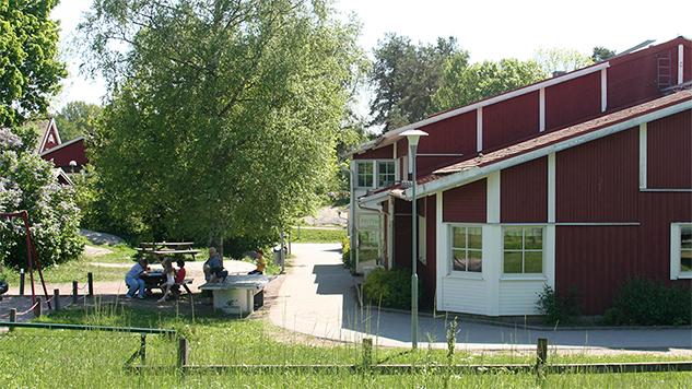 Ljusterö skola Ljusterö skola är en trygg skärgårdsskola med ca 90 elever från förskoleklass till årskurs 9. jonas.bolander@osteraker.