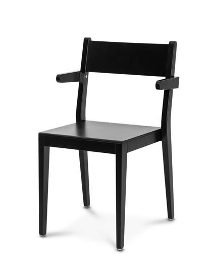 Stolen erbjuds i Djup: 47 cm klarlackad alternativt svart- eller kundbetsad Sitthöjd: 45,5 cm ygåtgång 2 sitsar: 0,55 lpm björk.