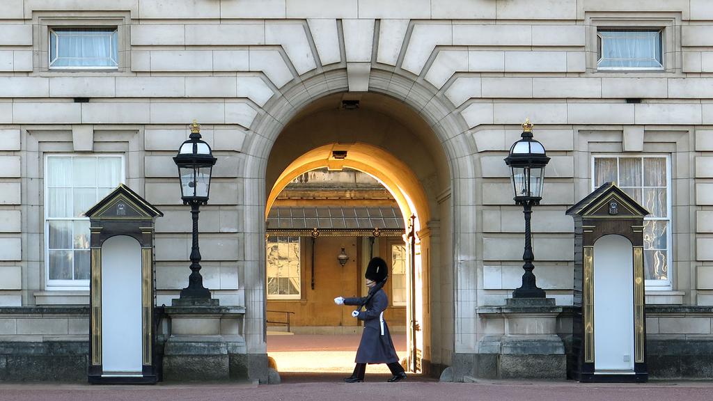 Den första regent som flyttade in i Buckingham Palace var