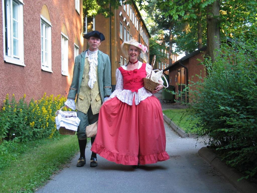 Juli 2013 27 1 2 3 4 5 6 7 Aron, Mirjam Rosa, Rosita Aurora Ulrika, Ulla Laila, Ritva Esaias, Jessika Klas 28 8 9 10 11 12 13 14 Kjell Jörgen, Örjan André, Andrea Eleonora, Ellinor Herman, Hermine