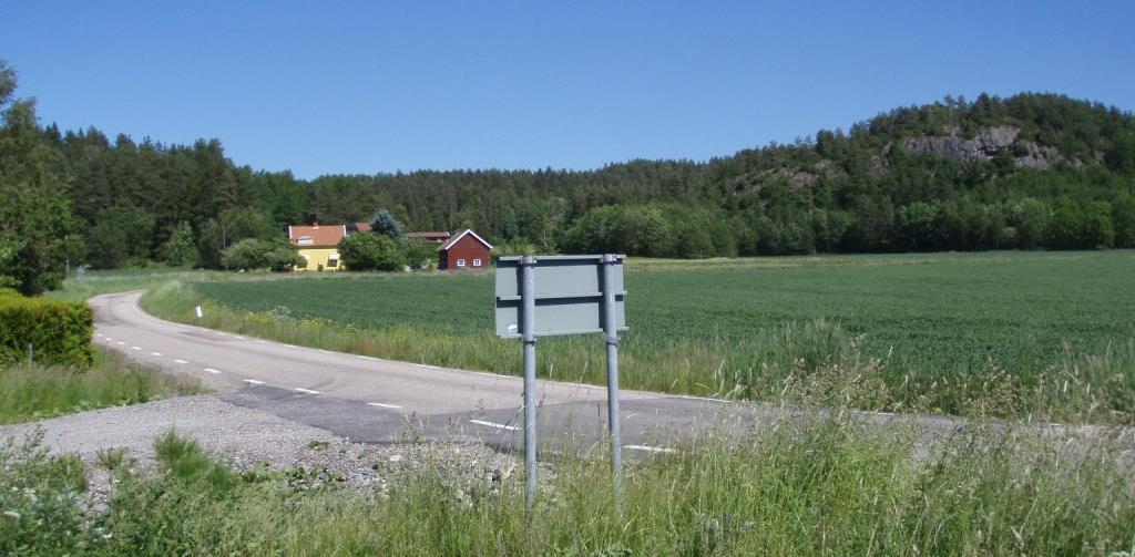 Figur 3: Landskapet kring vattentäkten i Håby är ett s.k. spricklandskap som präglas av bergknallar och flacka små dalgångar. 3.1 Markanvändning Vattenverket omges av jordbruksmark som huvudsakligen nyttjas för odling, se Figur 4.
