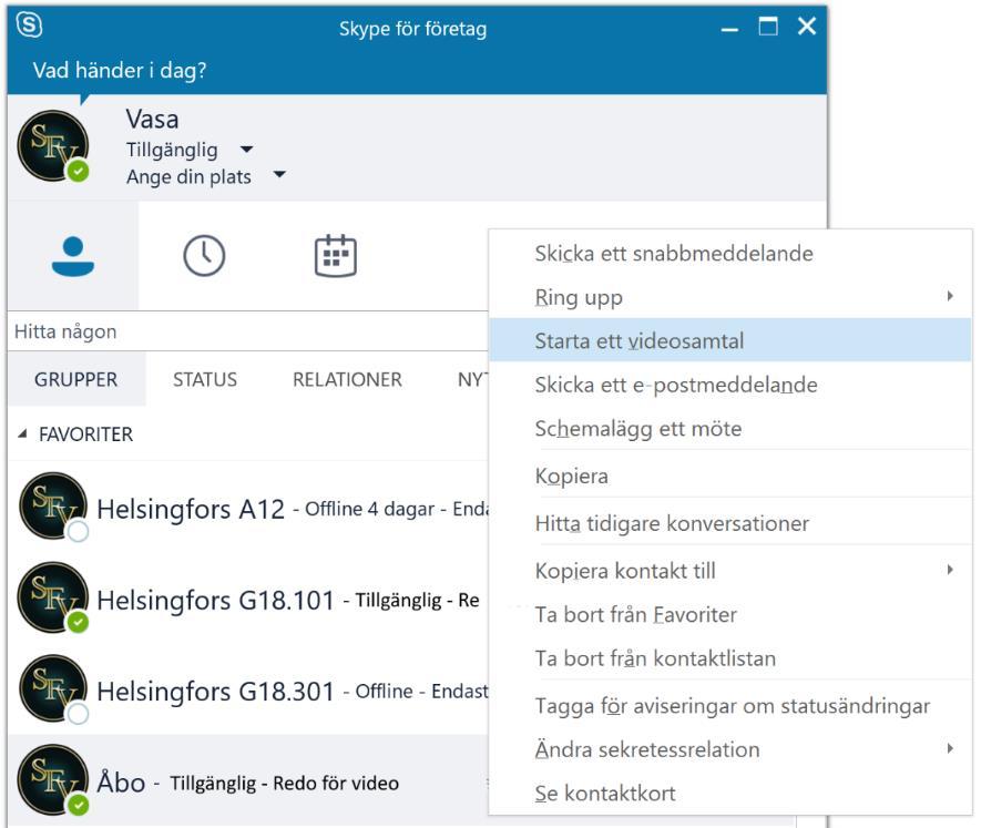 Videokonferens med två deltagare I exemplet ringer Vasa upp Åbo I gruppen FAVORITER, högerklicka på kontakten Åbo () och välj Starta ett