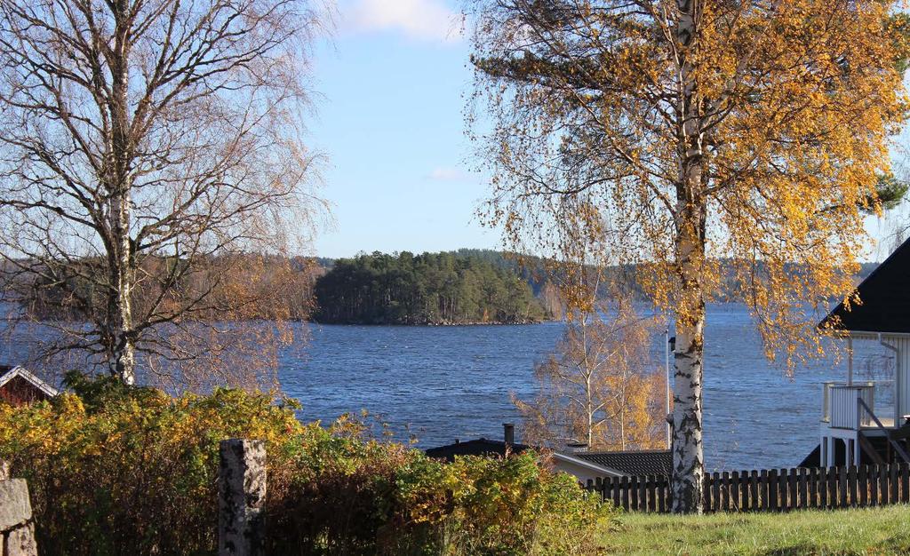 Bild.1 Norraby med utsikt över sjön Sommen. 4.3 Strandskydd Strandskyddets syfte är att säkerställa den biologiska mångfalden och säkerställa allmänhetens tillträde till strandzonen.