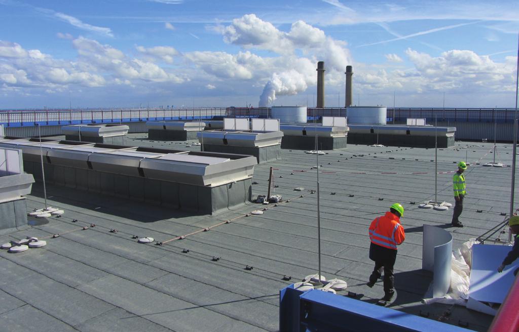 Vid undersökningskopplingen övergår åskledaren (aluminium) till jordledaren (rostfritt).