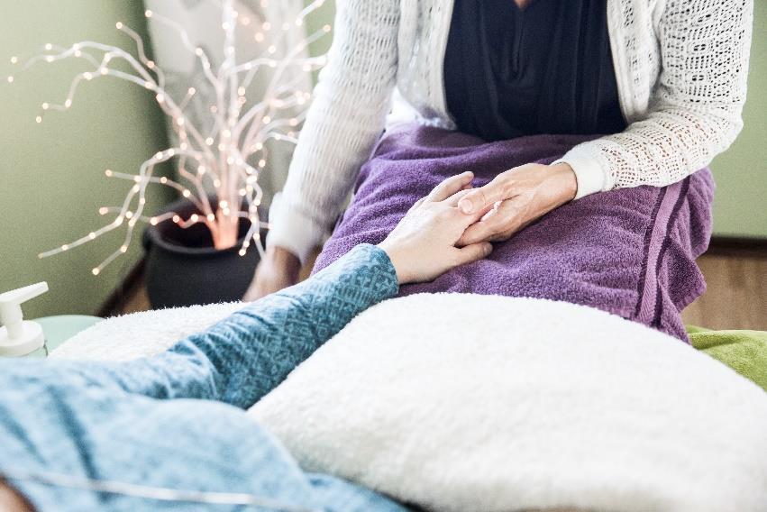 TAKTIL HANDMASSAGE Boka taktil handmassage som utförs av anhörigsamordnare.