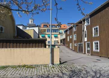 1800-talets andra hälft. ldre foton visar att fasaden mot torgatan hade en putsarkitektur med lister och omfattningar.