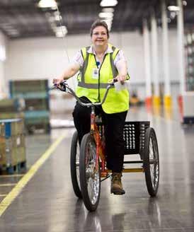 CENTRAL DISTRIBUTION CENTER BYHALIA, MISSISSIPPI Linda Brewster: Varje gång jag passerar en ny medarbetare försöker jag vara glad och trevlig.