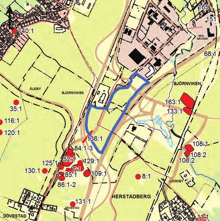 Topografi och fornlämningsmiljö Inom det aktuella fornlämningsområdet finns inga kända fornlämningar men en övrig kulturhistorisk lämning i form av en färdväg (Kvillinge 136:1) är registrerad i