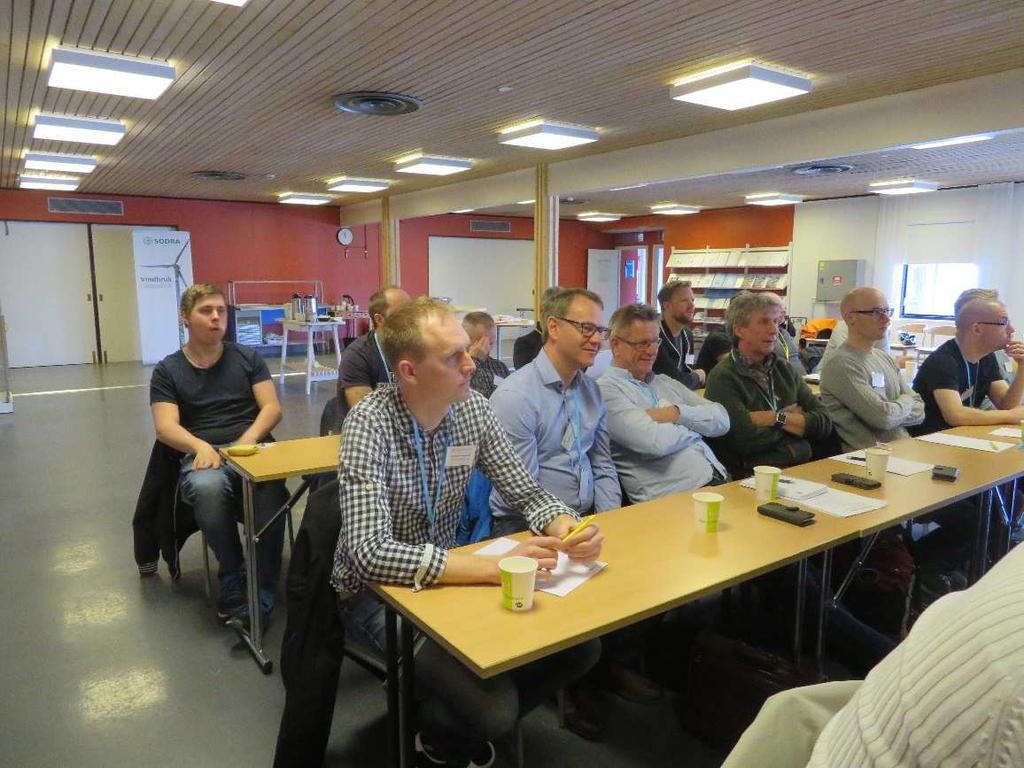 effektbehov och bullrar. Det finns även helt slutna rörbandtransportörer. Investeringskostnaden för dessa är 2 till 3 gånger högre än för en vanlig bandtransportör.