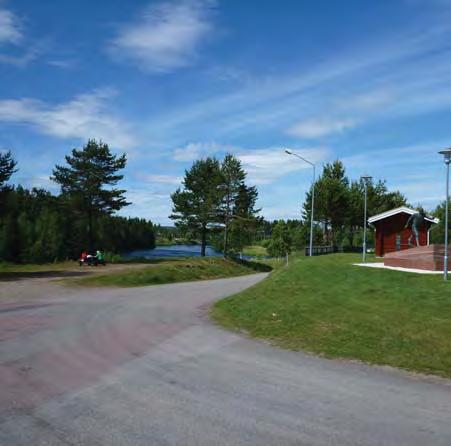 I den norra delen finns utblickar mot älven och på den delen av sträckan finns Limedsforsens rastplats och det nybyggda museet över Sixten Jernberg.