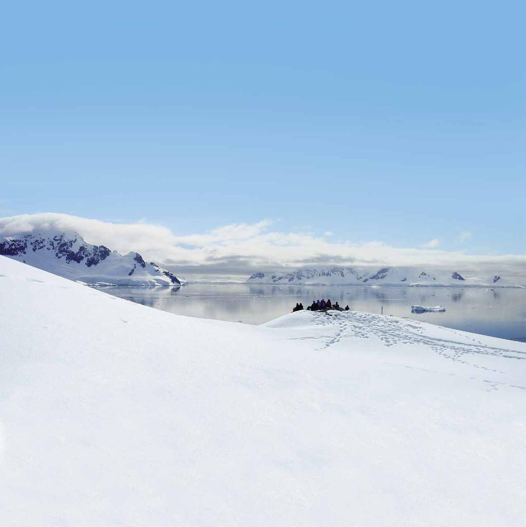 TILLÄGG: PADDLA HAVSKAJAK. För dig som har erfarenhet av att paddla havskajak finns det på denna expedition möjlighet att byta ut gummibåtsturer eller landstigningar mot kajakpaddling.