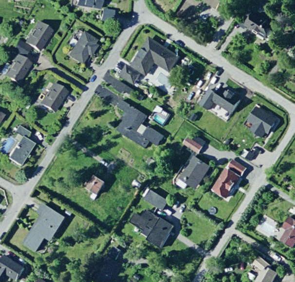 Planbeskrivning Stadsbild och gestaltning Omgivande småhusbebyggelse närmast planområdet har en mycket varierande utformning i både volym, skala, färgskala och arkitektoniskt uttryck.