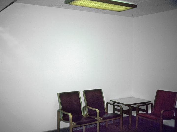 Påverkar väntrummets utformning vårdresultatet? Finns samband mellan inredning, belysning och väntetidsupplevelse?