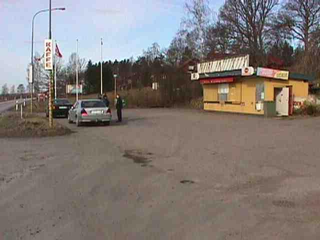 Info om bensinstationen Bensinstationen drevs mellan 1964 och 1985 8 cisterner, försäljning av bensin och diesel Kiosk efter att bensinstationen lades ned SPIMFAB undersökning 1999 (SPIMFAB omgång 2)