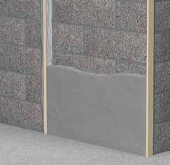 Putsa Blanda Grundningsbruk A till en vällingliknande konsistens och grunda utsidan och sidomurarna med ett 3 4 mm tjockt lager. Använd en kalkkvast för att rugga upp ytan en aning.