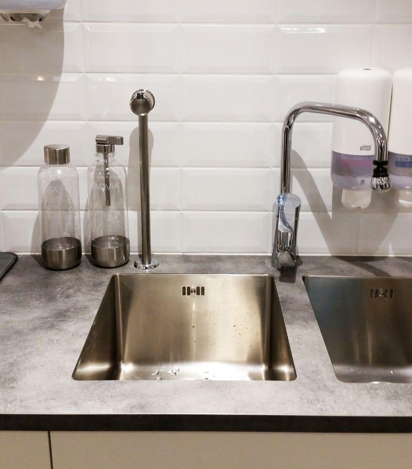 Carbonice ägs och tillverkas i Sverige av Kungsårabruk AB, vilket borgar för hög kvalitet eftersom företaget kontrollerar alla led i tillverkningsprocessen.