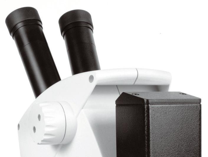 Transport, placering och förvaring Inbyggd bäranordning Alla mikroskop i Leicas E-serie är utrustade med bärhandtag för bekväm och säker transport. Montera mikroskopet 1.