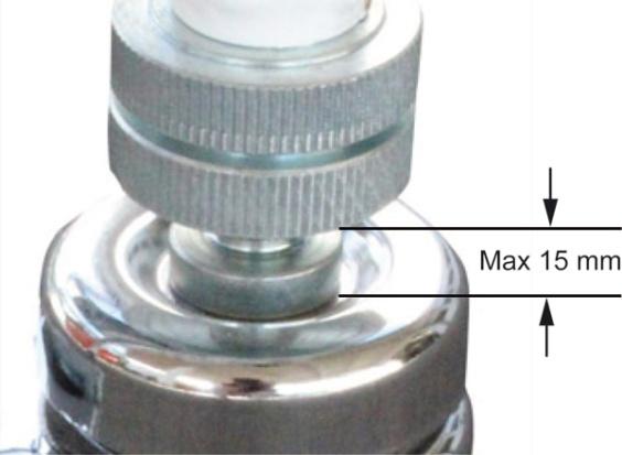 Maxavstånd är 15 mm! 8.5 Anslutning till elnätet Kontakt för nätenhet Strömförsörjning sker via extern nätadapter.
