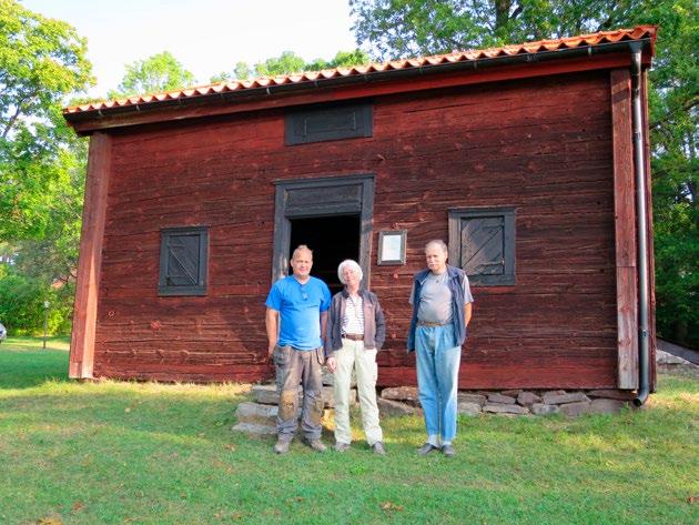 Utförda åtgärder Nyrenoverad marknadsbod med Dea Carlsson och Sven-Allan Törnqvist från Långemåla Hembygdsföreningen samt Magnus Andersson från Tallåsen Bygg.