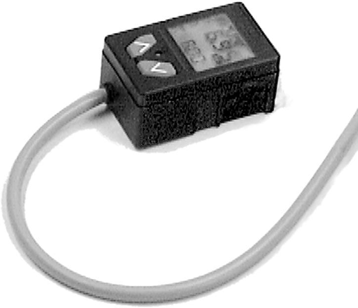(V)PENV-A--PS/O-K-LCD 1 Elementi di comando e collegamenti Manöverknappar och anslutningar (4) (5) (6) (7) (1) Dispositivo di aggancio a scatto per il montaggio con gli accessori disponibili (2)