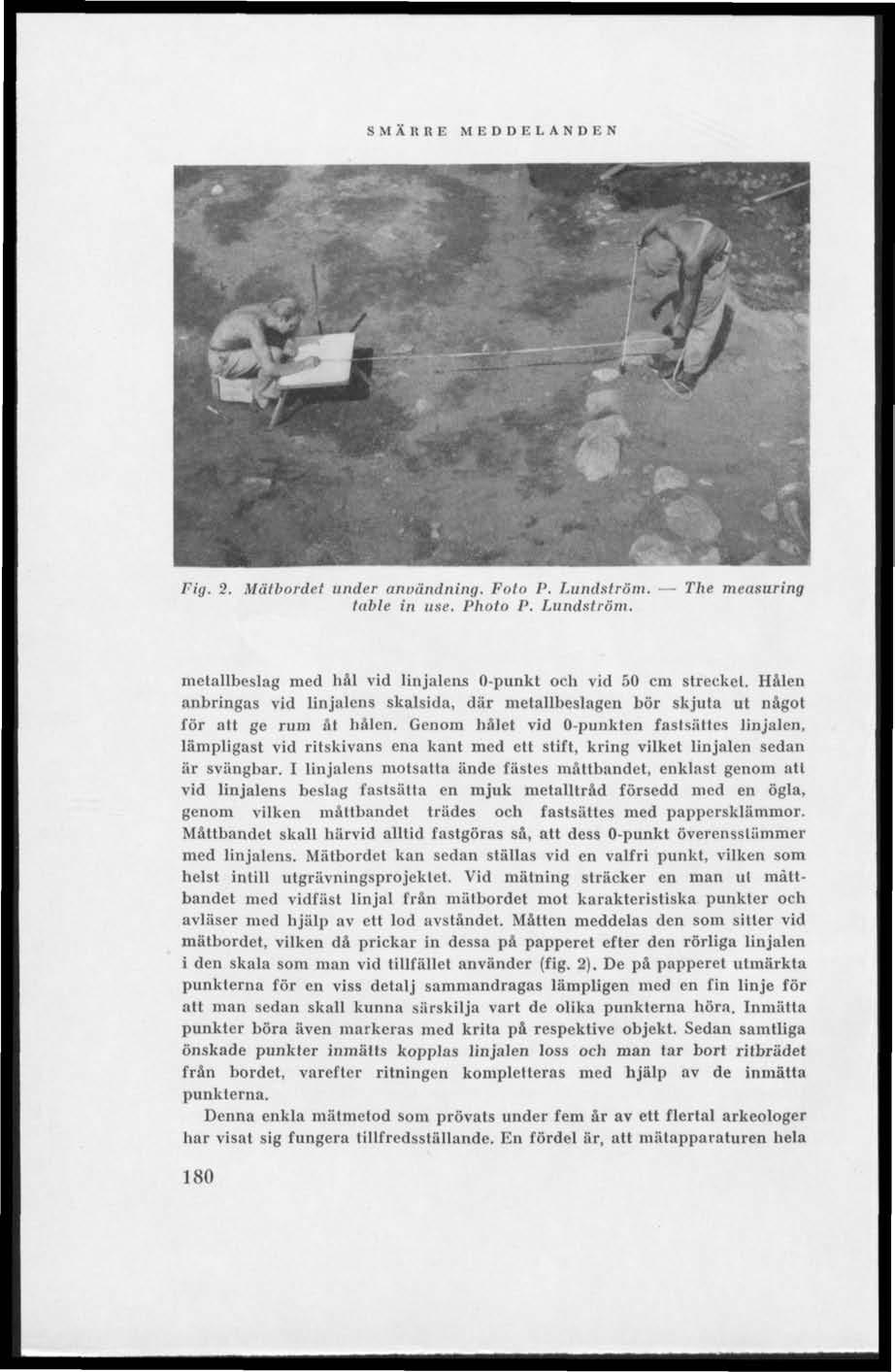 Fig. 2. Matbordet under användning. Foto P. Lundström. The meusuring table in use. Photo P. Lundström. metallbeslag med hål vid linjalens O-punkt och vid 50 cm strecket.