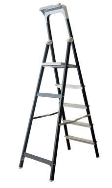 Stegen är tillverkade i rostfritt stål och utrustade med halkskydd i gummi. Stegyta 230x350 mm.