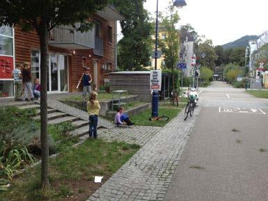 Dessa stråk kan utformas både som huvudgata för bil och som cykelfartsgata och är väl integrerade med en hög täthet vilket ger en koncentration av människor och rörelser.