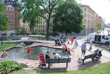 PARK OCH VATTEN Jubileumsparken fungerar även som bostadsnära park för de närmast boende. Andra bostadsnära parker ska placeras för att täcka behovet på ett tillfredställande sätt.